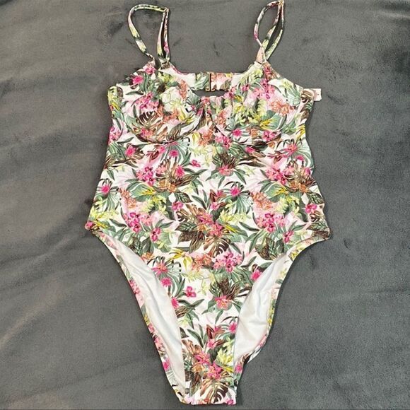 VICTORIA'S SECRET Essential Wicked One-Piece Swimsuit Size Medium NWT - Picture 3 of 13